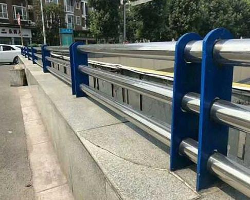 ������ײ����Ķ�̬�α䲻�ܳ����������α����